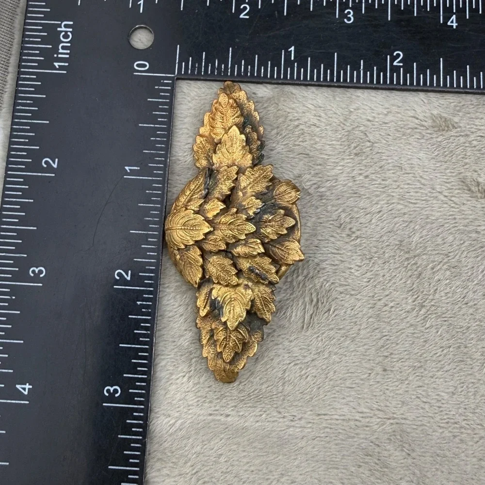 Vintage Brooch‎ Gold Tone Leaf Sash Pin